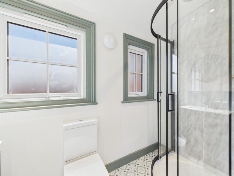 ensuite room 3 shower quad